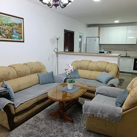Entire House Floor - 2-bedroom Cozy & Peaceful Apartment *
