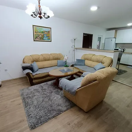 Apartment Entire House Floor - 2-bedroom Cozy & Peaceful Podgorica
