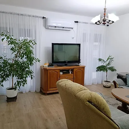 Entire House Floor - 2-bedroom Cozy & Peaceful Daire *
