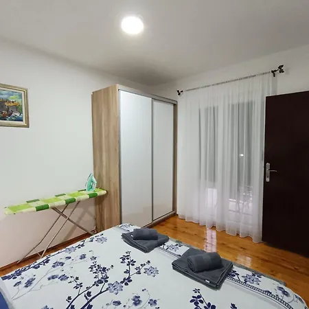 Daire Entire House Floor - 2-bedroom Cozy & Peaceful *