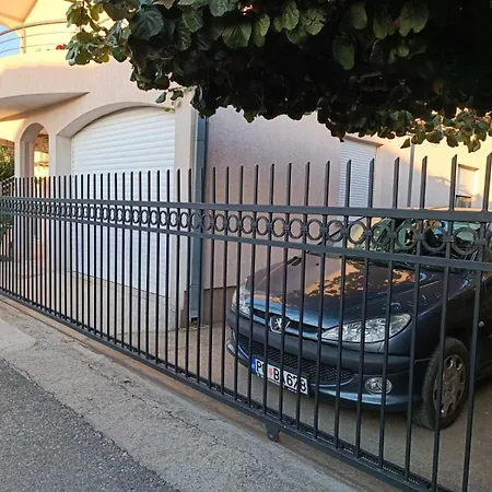 Apartment Entire House Floor - 2-bedroom Cozy & Peaceful Podgorica