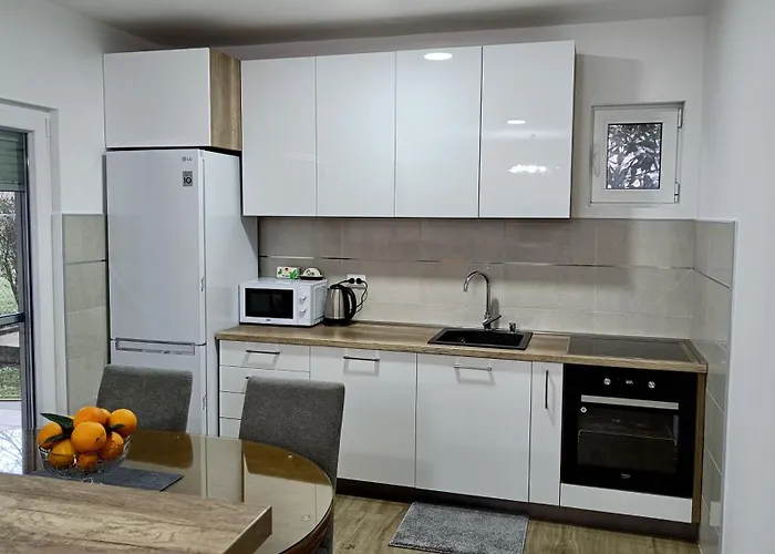 Apartment Entire House Floor - 2-bedroom Cozy & Peaceful