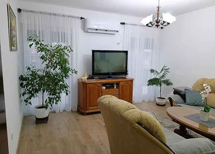 Entire House Floor - 2-bedroom Cozy & Peaceful Apartment *