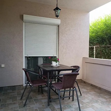 Entire House Floor - 2-bedroom Cozy & Peaceful Apartamento Podgorica