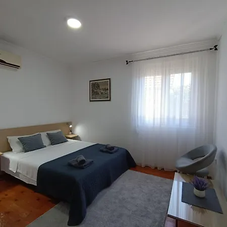 Entire House Floor - 2-bedroom Cozy & Peaceful Apartamento Podgorica