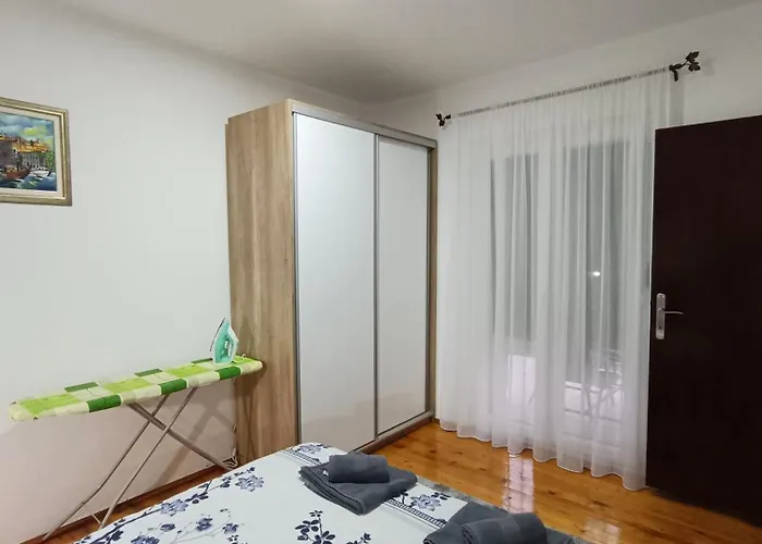 Apartamento Entire House Floor - 2-bedroom Cozy & Peaceful *