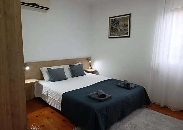 Entire House Floor - 2-bedroom Cozy & Peaceful Daire Podgoriçe