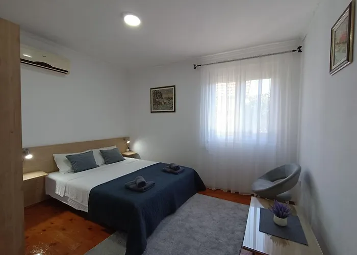 Entire House Floor - 2-bedroom Cozy & Peaceful Daire Podgoriçe