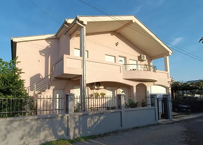 Apartamento Entire House Floor - 2-bedroom Cozy & Peaceful Podgorica